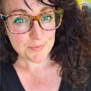 Meet your Posher, Leah